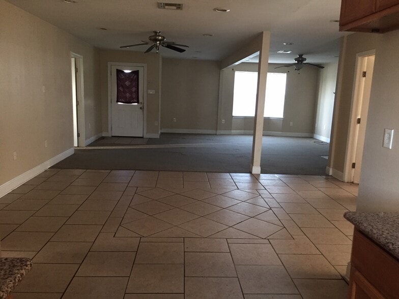 Building Photo - 8520 Benjamin Dr