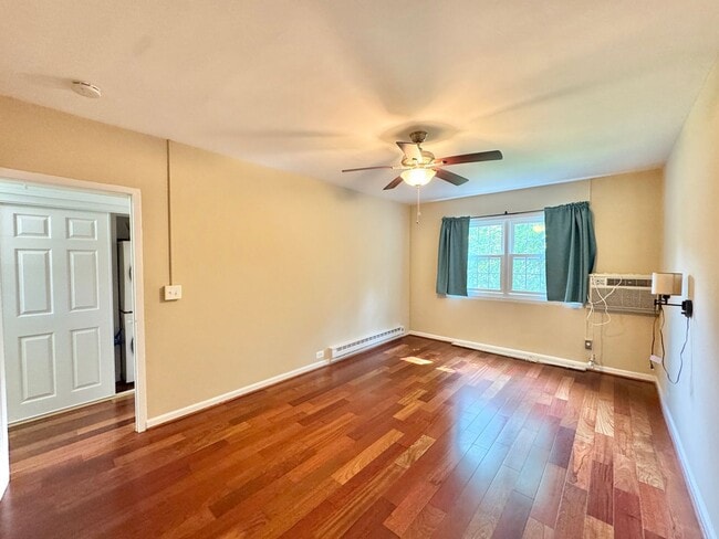 Building Photo - ALEXANDRIA - CLOSE TO PENTAGON - 5 MIN WAL...