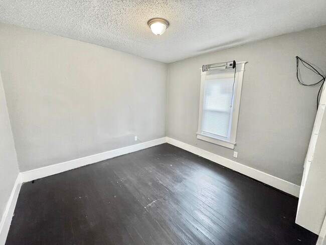 Building Photo - 3338 Coleman Ave