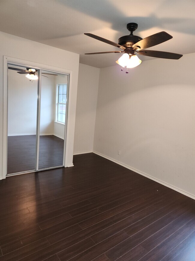 Building Photo - 1701 Port Lavaca St