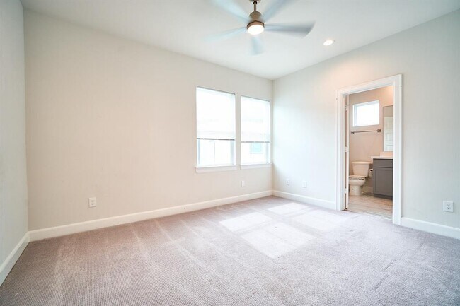 Building Photo - 2802 Grand Fountains Dr