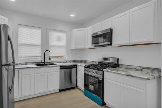 Building Photo - 2525 Leslie St