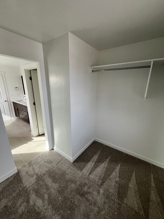 Building Photo - Brand New 3 bed 2.5 bath with flex room No...