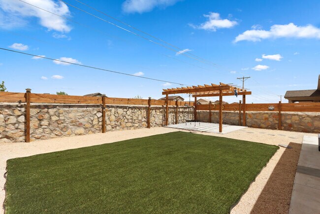 Building Photo - 12156 Mesquite Thorn Dr