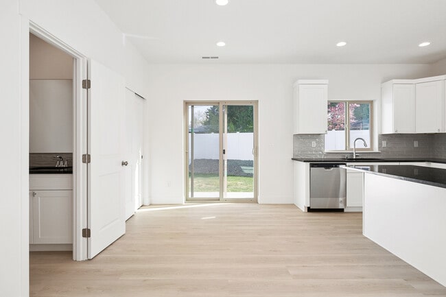 Building Photo - 1162 S Underwood Pl