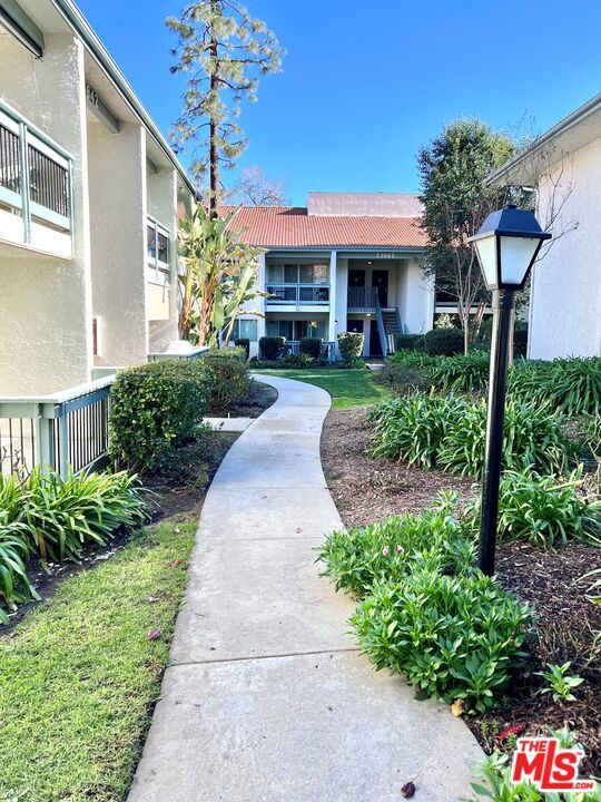 Building Photo - 4642 Park Granada Park