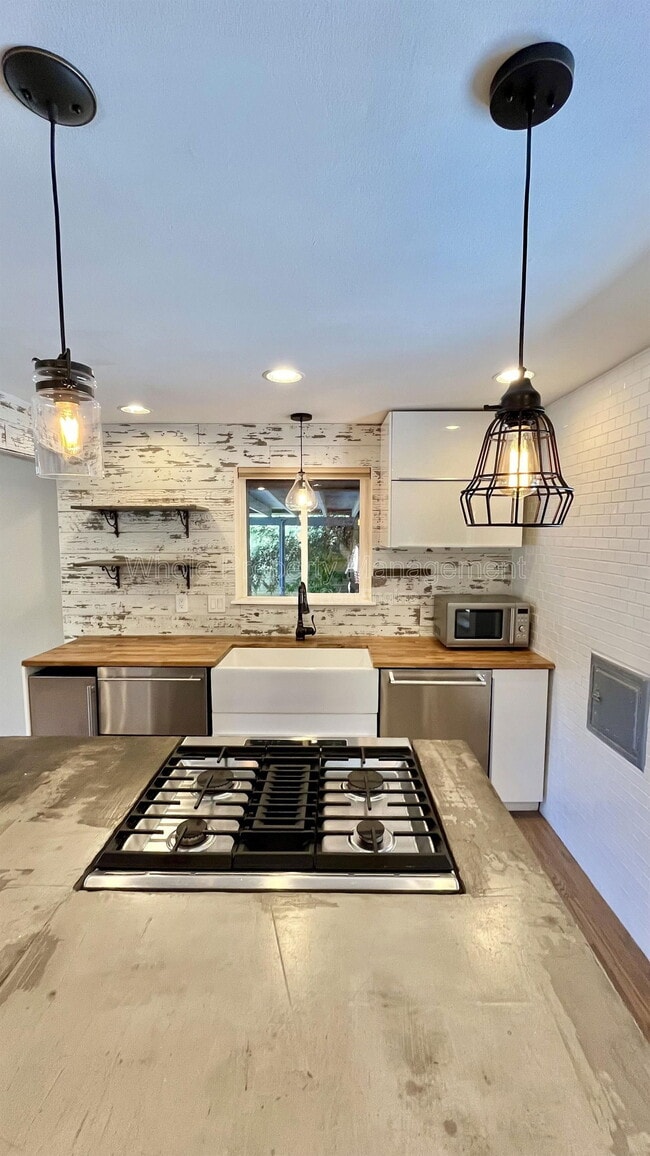 Building Photo - 4760 E Colorado Ave