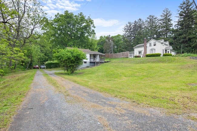 Building Photo - 104 Smithtown Rd