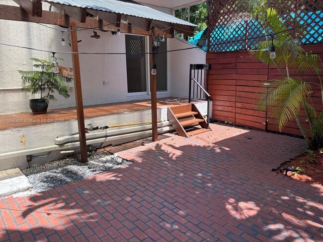 Building Photo - 3030 Bird Ave