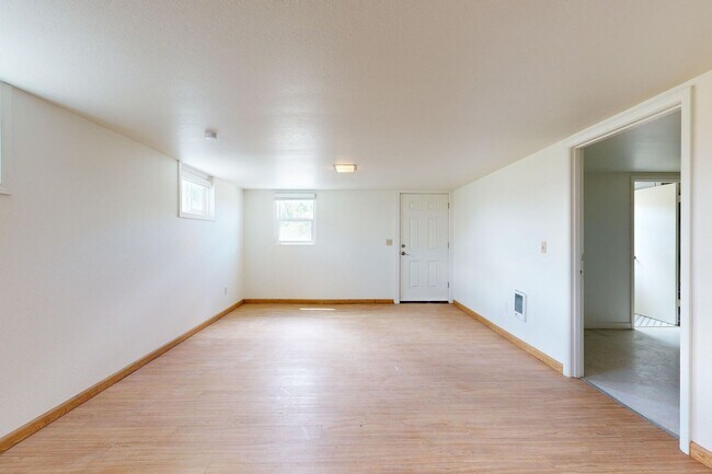 Building Photo - Farmhouse - Showings now Available