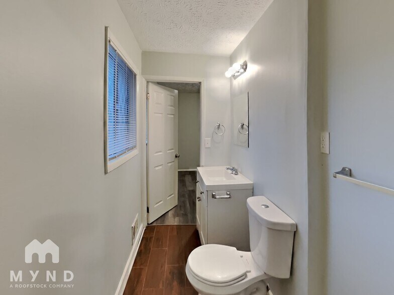 Building Photo - 5906 Pineglen Ct