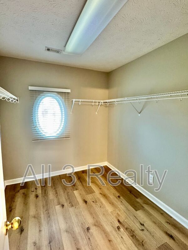 Building Photo - 8942 Stoneridge Pl