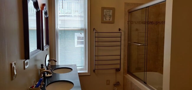 Building Photo - Chamring 2-Bedroom Locust Point Townhome w/ Deck