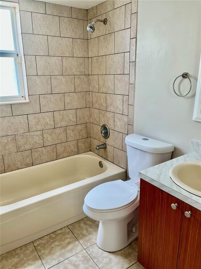 Building Photo - 4805 SW 154th Ave