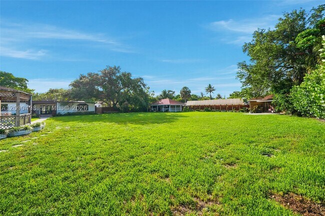 Building Photo - 15425 N Miami Ave