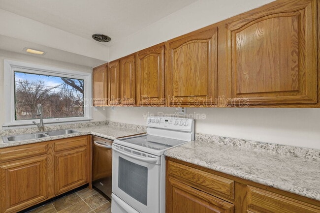 Building Photo - 231 Emerling Dr