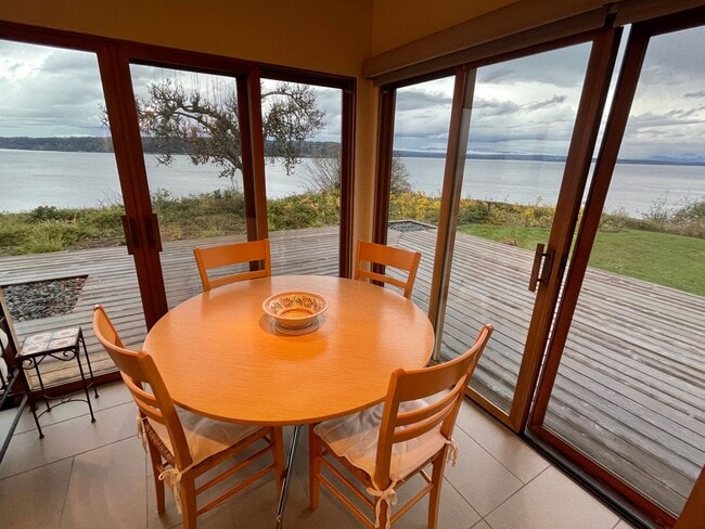 Building Photo - Spectacular View Home In Langley and Fully Furnished!