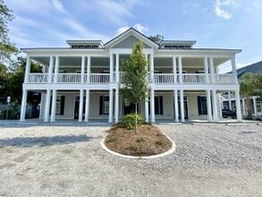 Building Photo - Two Bedroom Apartment Walking Distance to Downtown Bluffton!