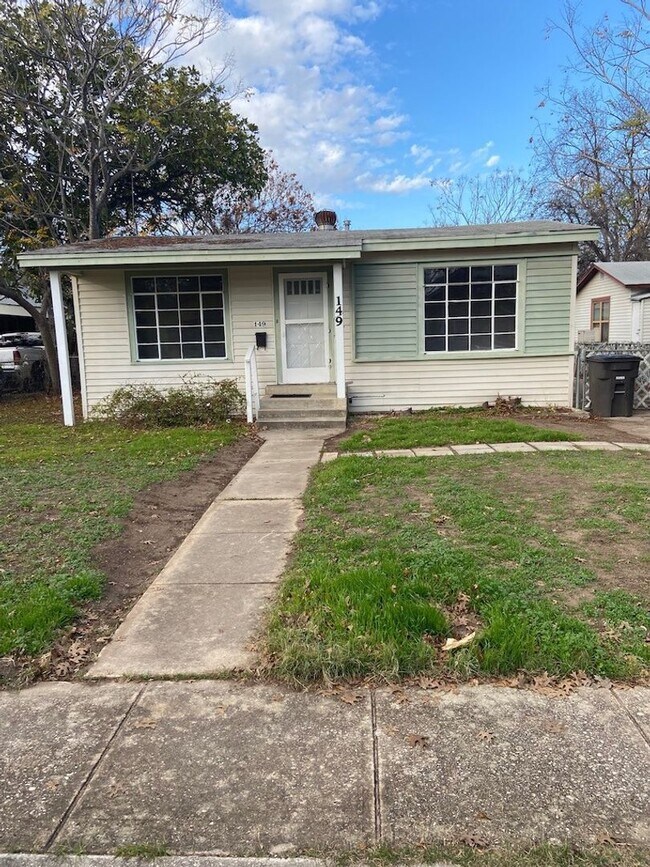 Building Photo - Updated Bungalow!