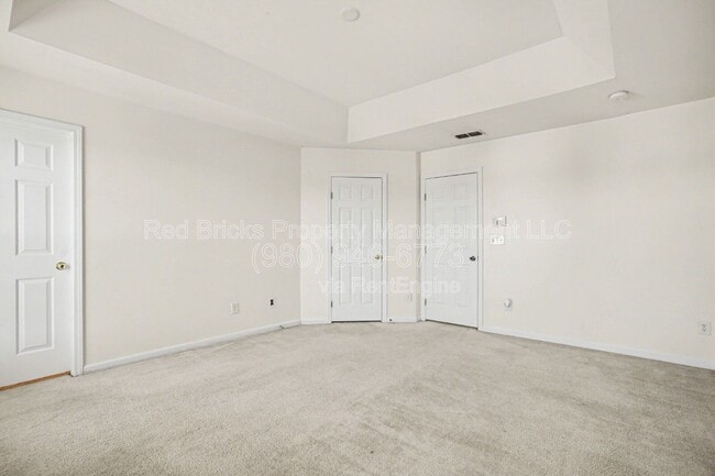 Building Photo - 15658 King Louis Ct