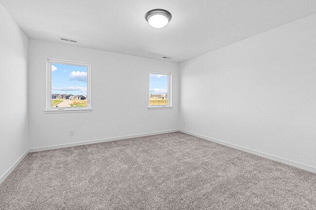 Building Photo - Spacious New Built, Great Location!