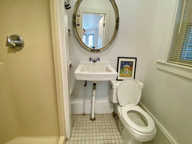 Building Photo - 32 Fairmont Ave