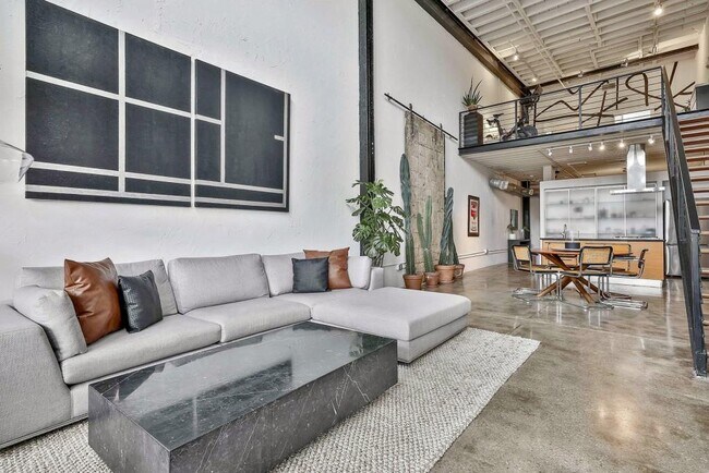 Building Photo - 675 Greenwood Ave NE