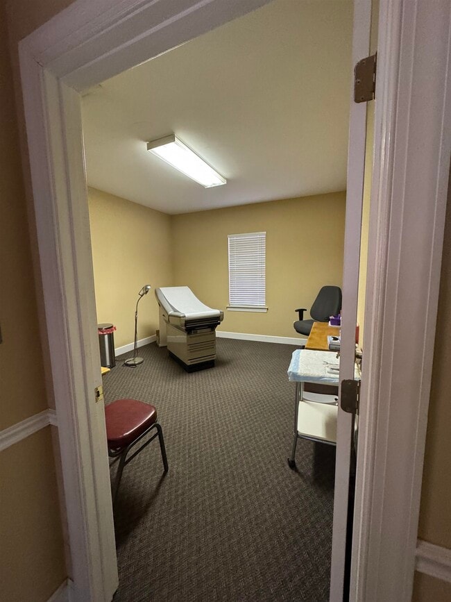 Building Photo - 2709 Killarney Way