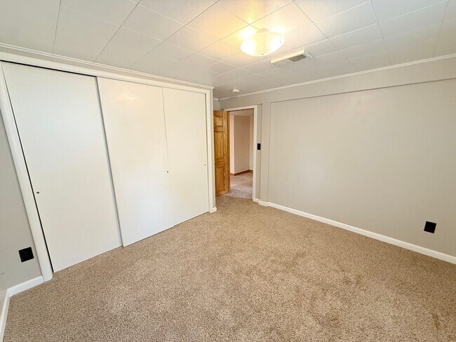 Building Photo - Spacious 4 Bed, 2 Bath Home – Perfect for Families or Roommates