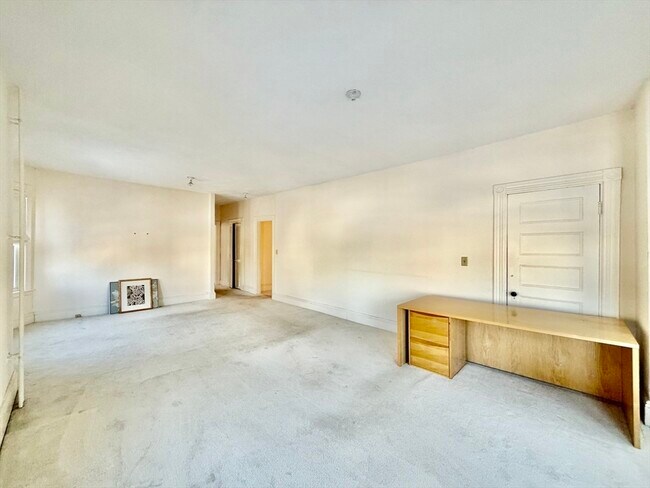 Building Photo - 44 Gray St