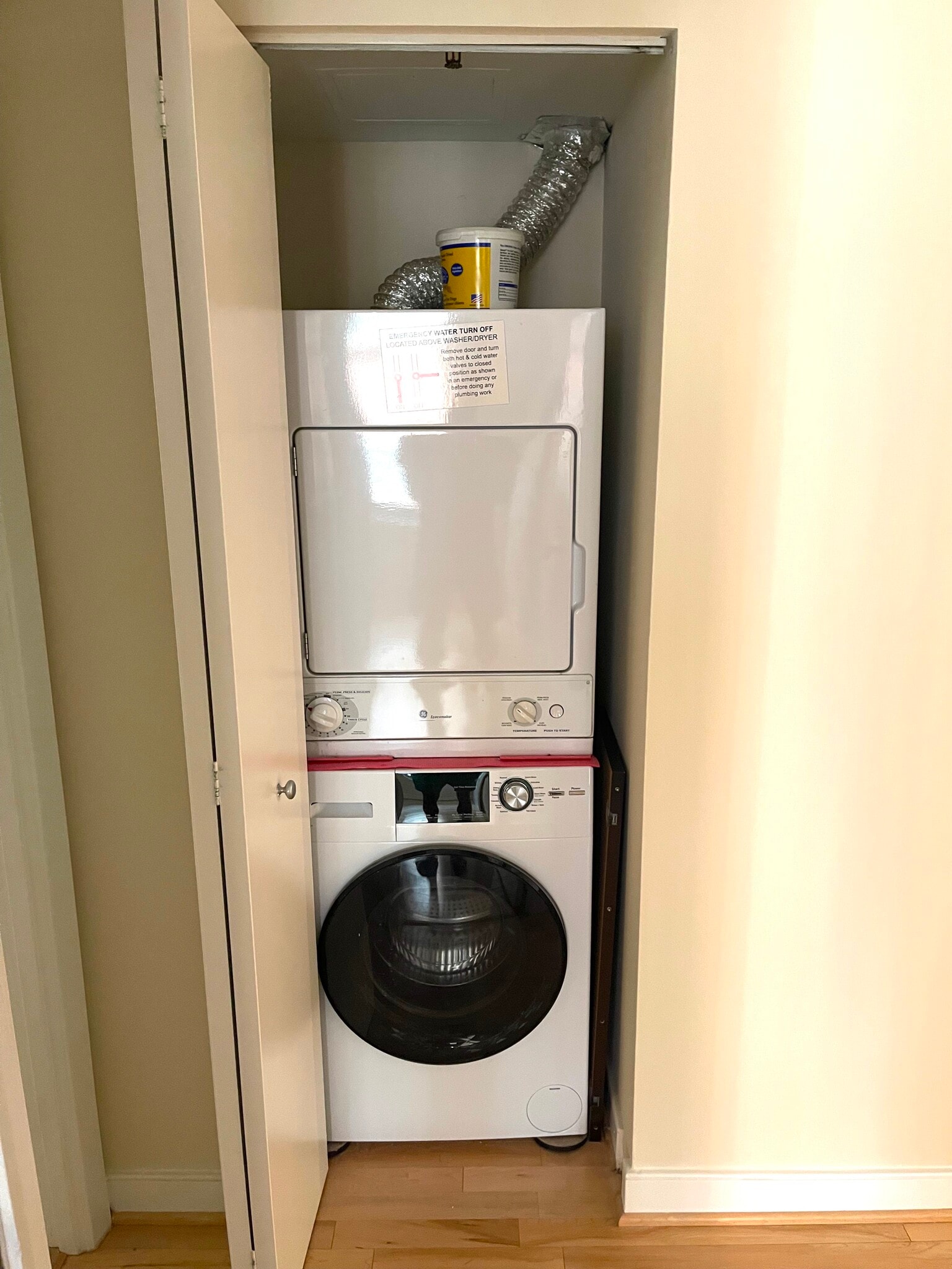 Laundry Room - 7500 Woodmont Ave