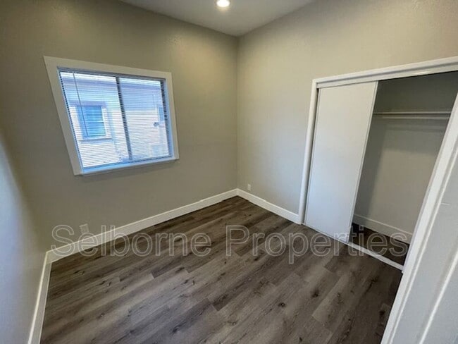 Building Photo - 1946 E 20th St