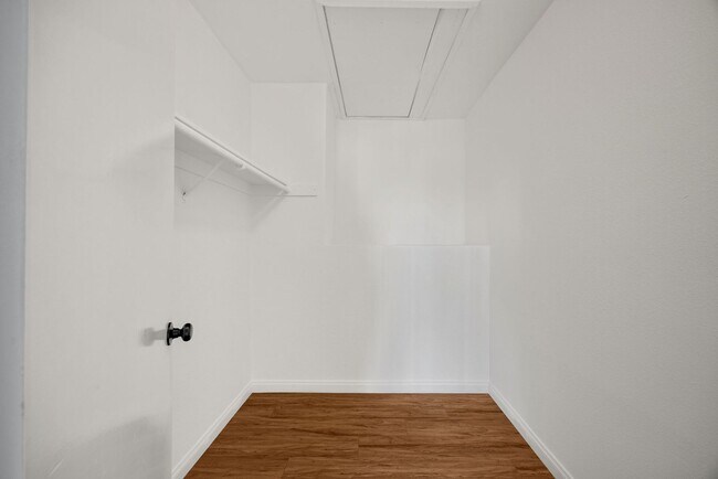 Building Photo - Bright and Open 3 Bedrooms Plus 2 Car Garage