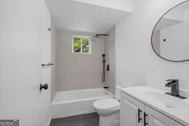 Building Photo - 608 N College Dr