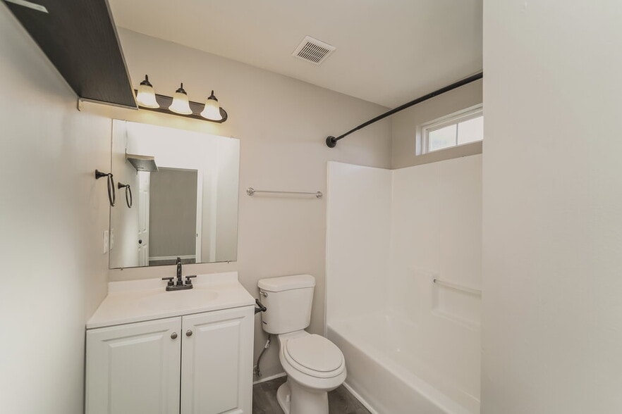 Building Photo - 7811 Belchester Cir