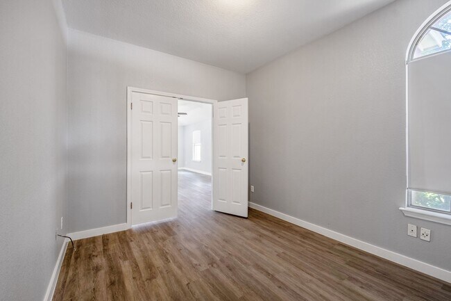 Building Photo - Beautiful & Convenient 3 Bedroom, 2 Bath Home in North Austin