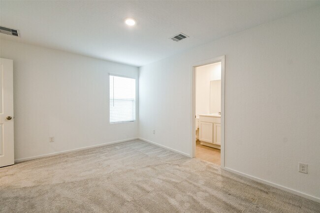 Building Photo - 21325 Carosella Dr