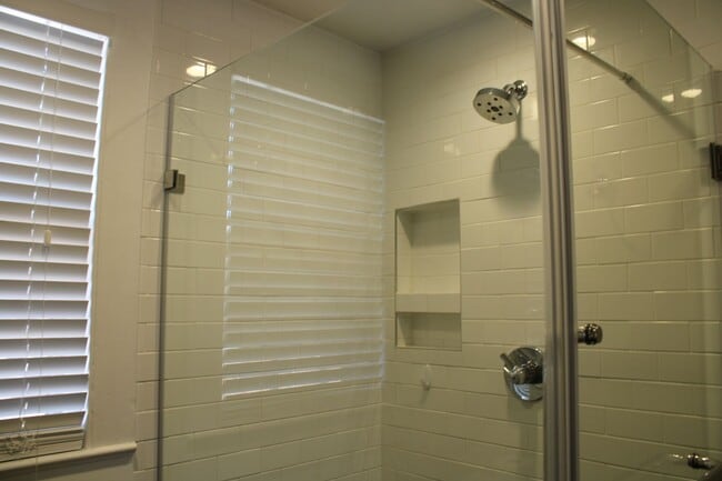 Building Photo - 1804 Anderson St NW