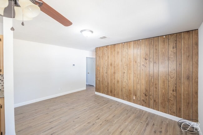 Building Photo - 872 Forrest Ave