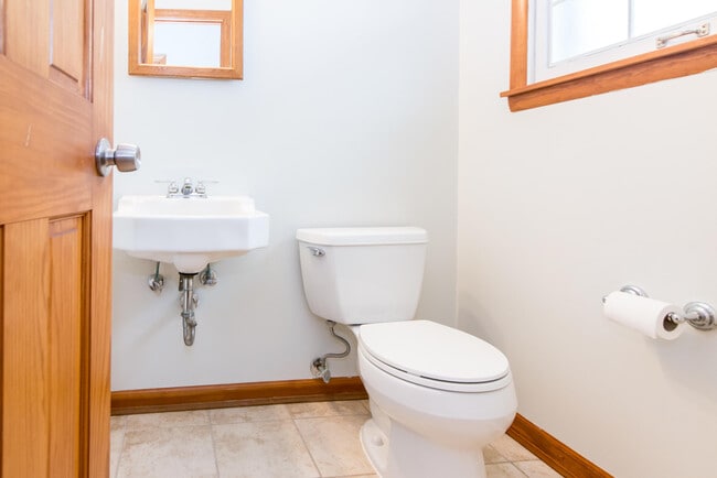 Building Photo - 6868 Crane Rd