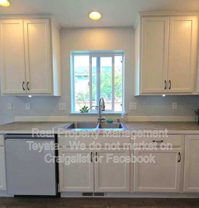 Building Photo - 4814 Starfish Ln