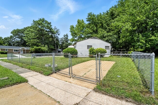 Building Photo - 219 Avondale Rd
