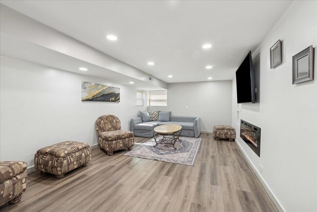 Building Photo - 507 S Waterman Ave