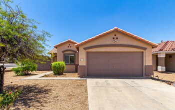 Building Photo - Charming Corner Lot Gem!