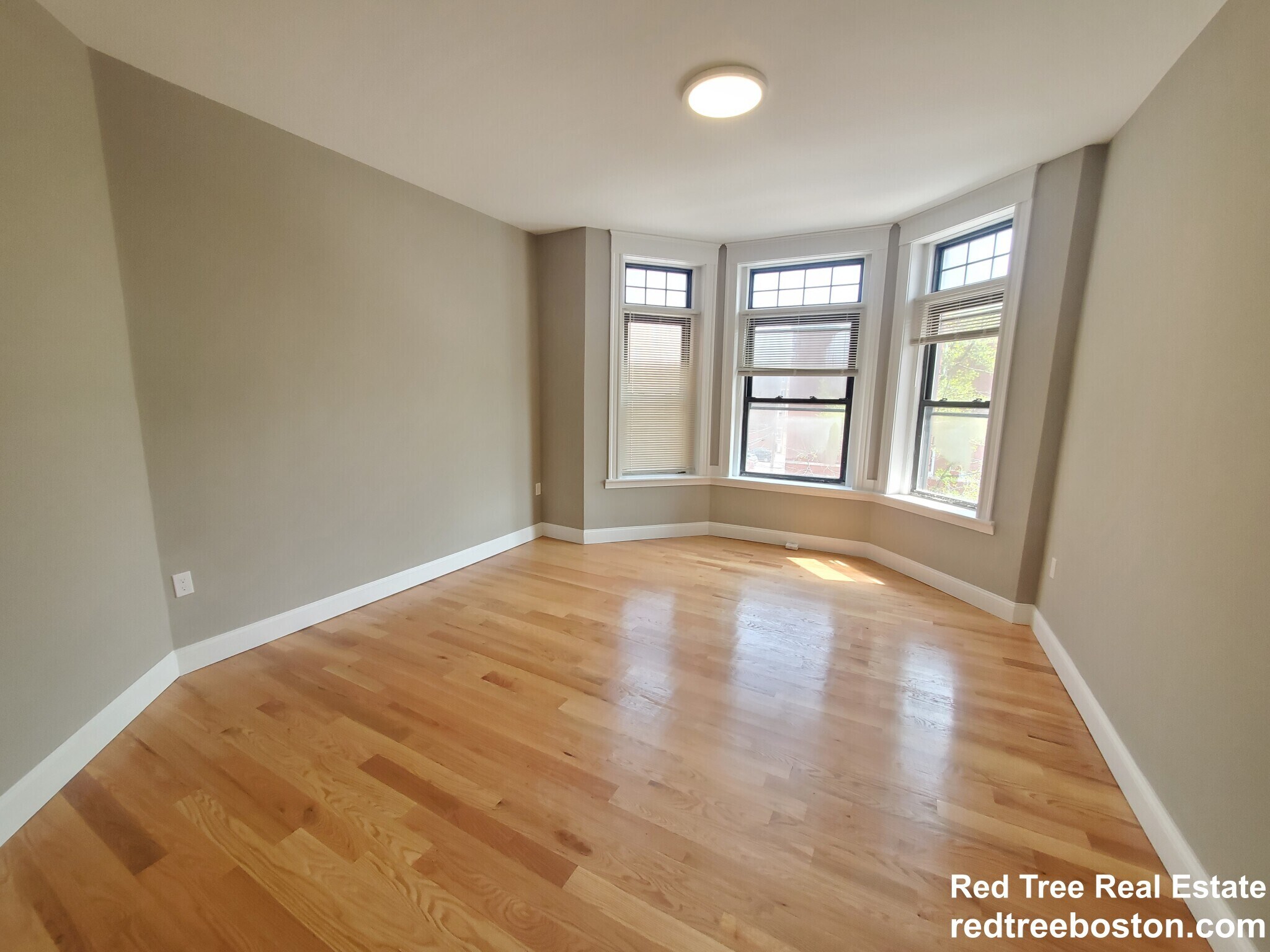 Building Photo - 1914 Beacon St