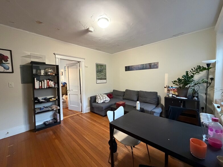 Building Photo - 463 Commonwealth Ave