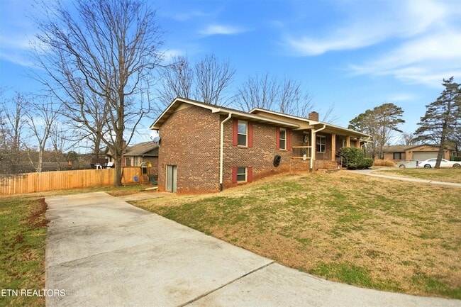 Building Photo - 1501 Woodbury Ct
