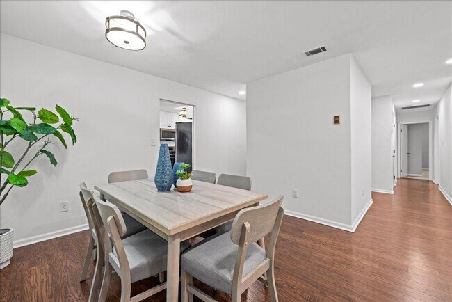 Building Photo - 4783 Rosecroft St