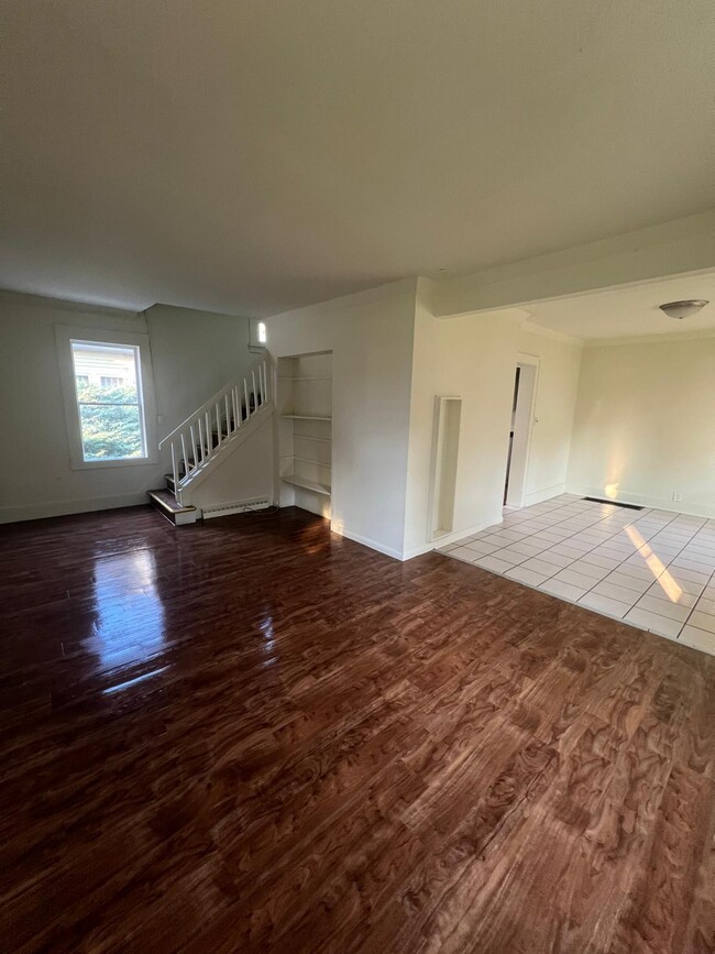 Building Photo - 1349 Yates Ave