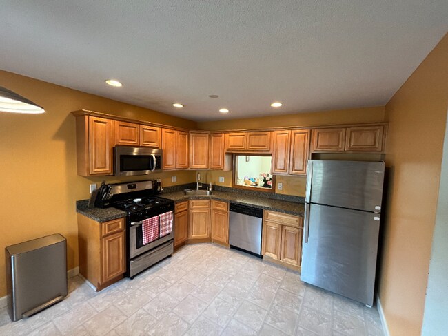 Building Photo - 62 Fox Run Ct